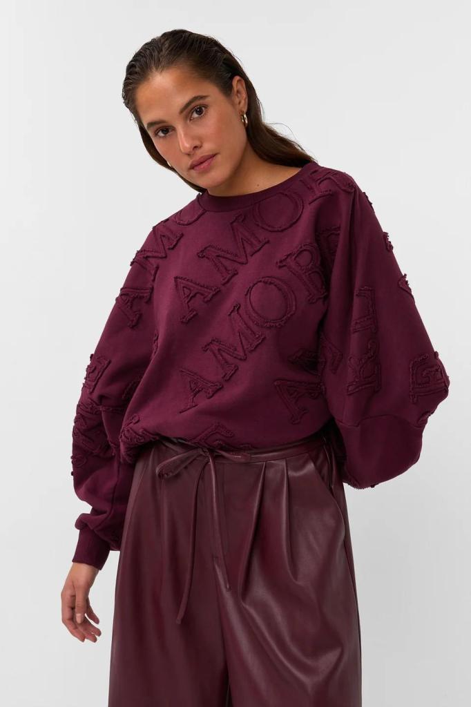 Amaya_Amsterdam_Amore_Sweater_Bordeaux_Hilnetta_s