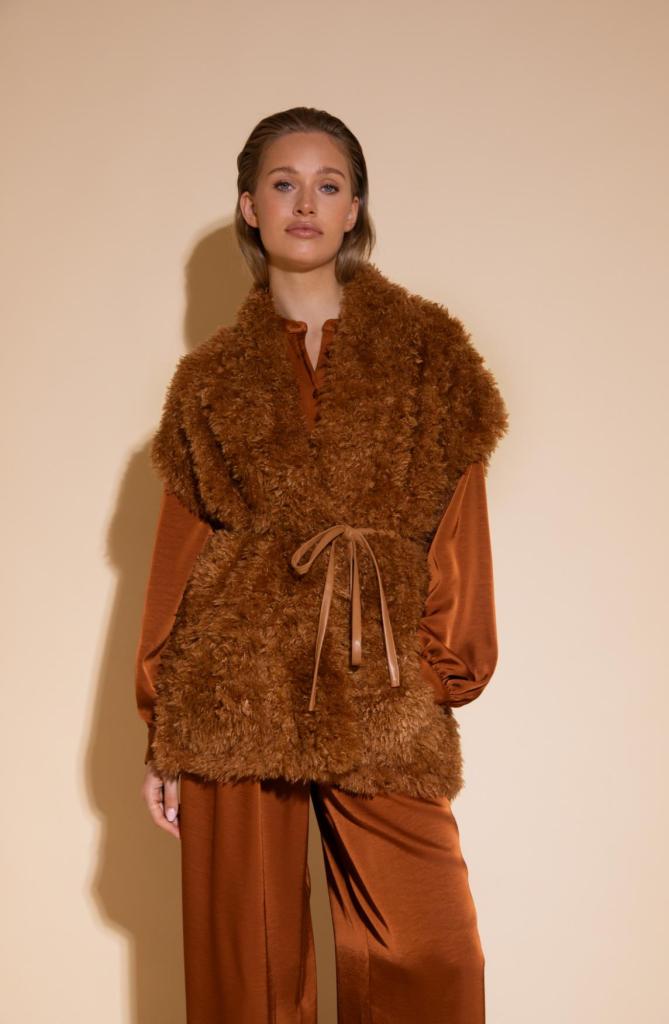 Amaya_Amsterdam_Diaz_gilet_brown_Hilnetta_s_1
