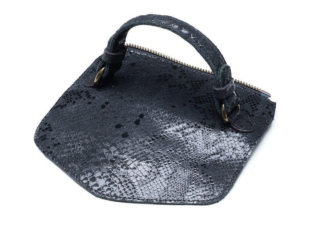 Chabo_Catwalk_Foiled_Suede_Snake_flap_Black_Hilnetta_s_3