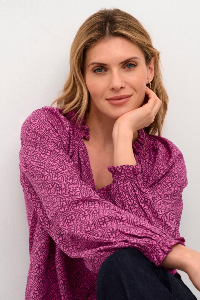 Culture_Safi_Bello_Blouse_Pink_Graphic_Hilnetta_s_3