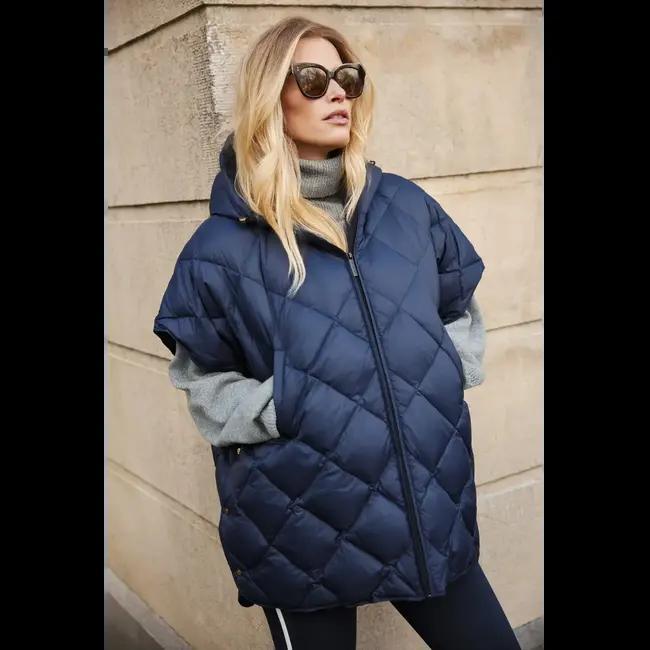 Deblon_Carice_cape_navy_Hilnetta_s