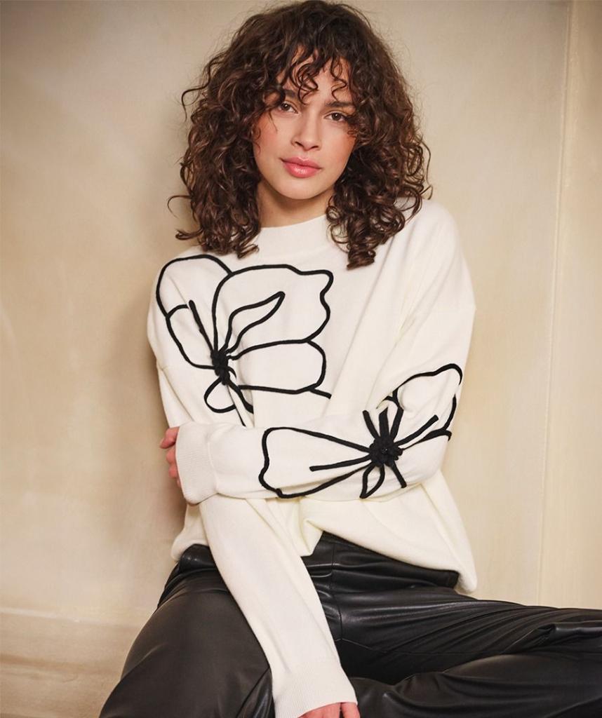 Esqualo_Sweater_tape_flower_patch_white_Hilnetta_s_5