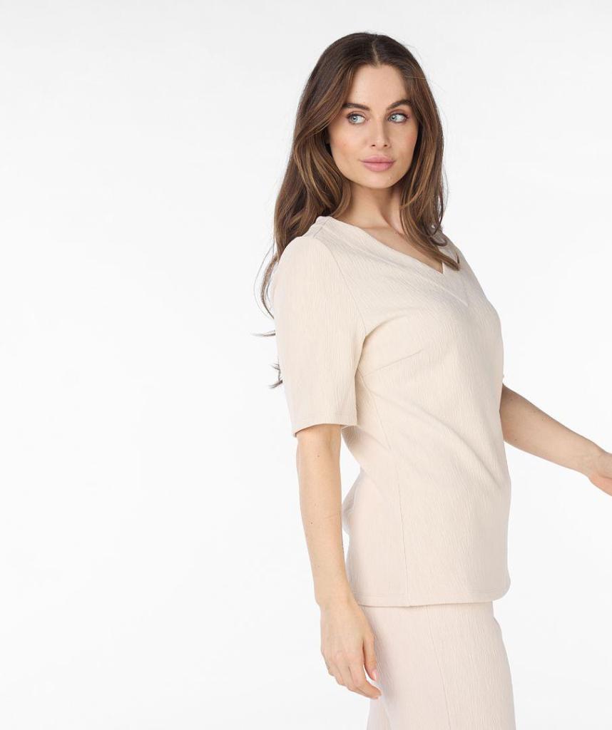 Esqualo_Top_V_neck_fancy_crinkle_light_sand_More_of_Me