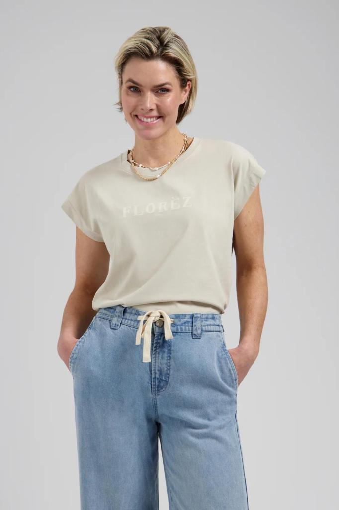 Florez_Fien_T_shirt_Urban_Taupe_Hilnetta_s