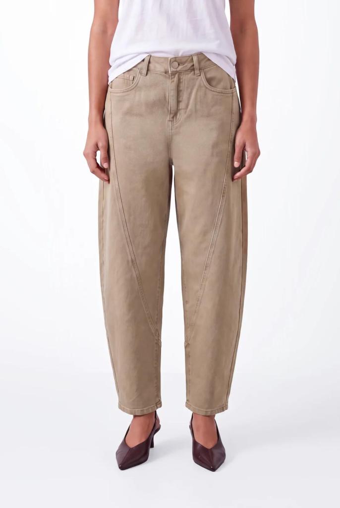 Florez_Haley_jeans_Sand_Hilnetta_s