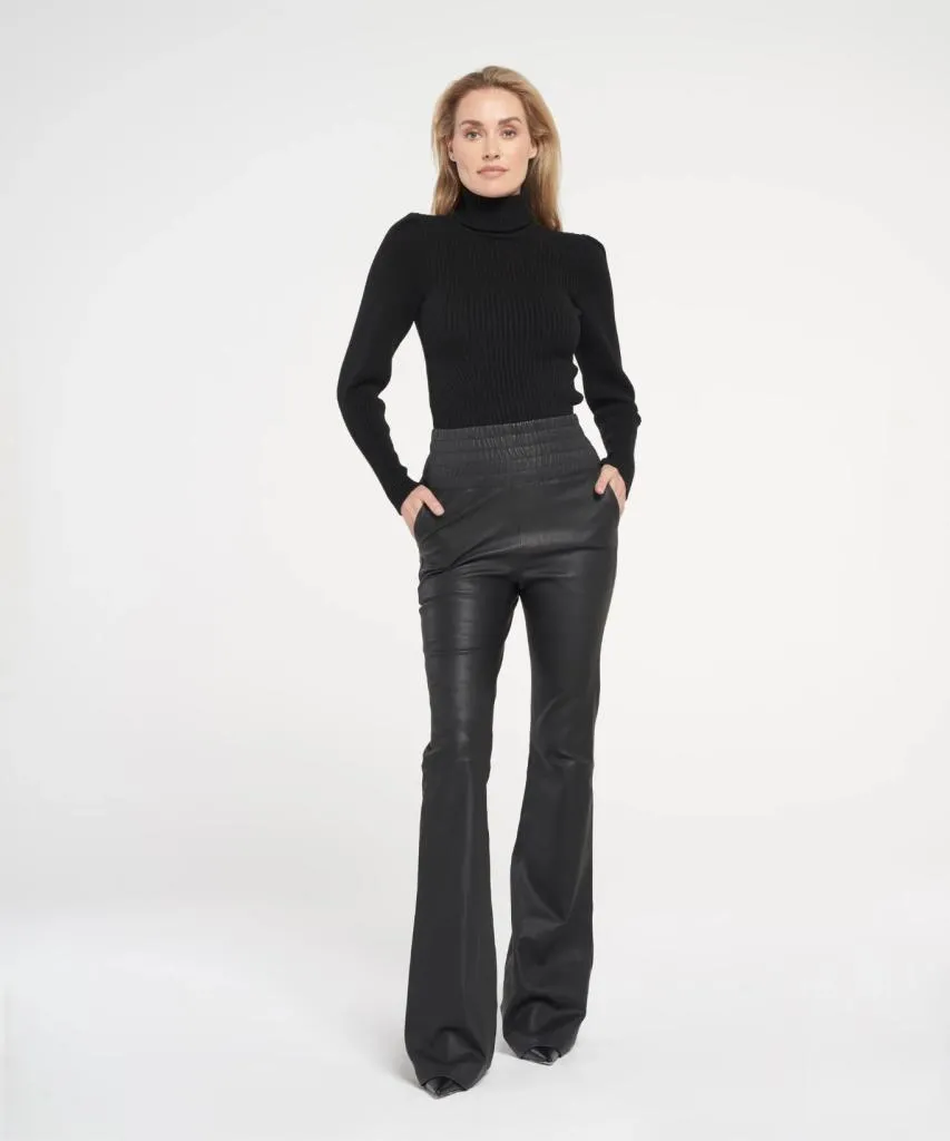Ibana_Pinnie_flair_pants_black_More_of_Me_2