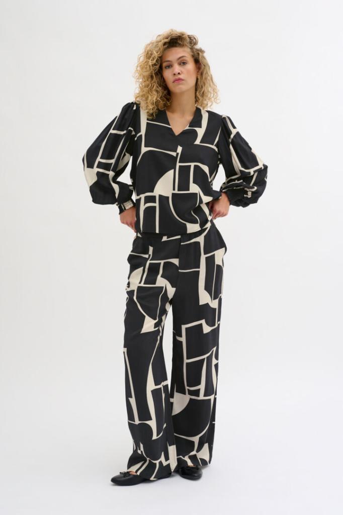 My_Essential_Wardrobe_Kelly_pant_More_of_Me