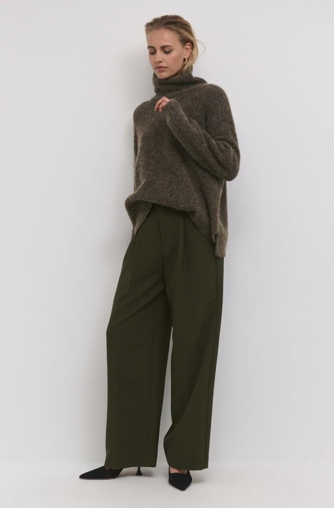 My_Essential_Wardrobe_Louisa_vala_pant_deep_green_More_of_Me_2