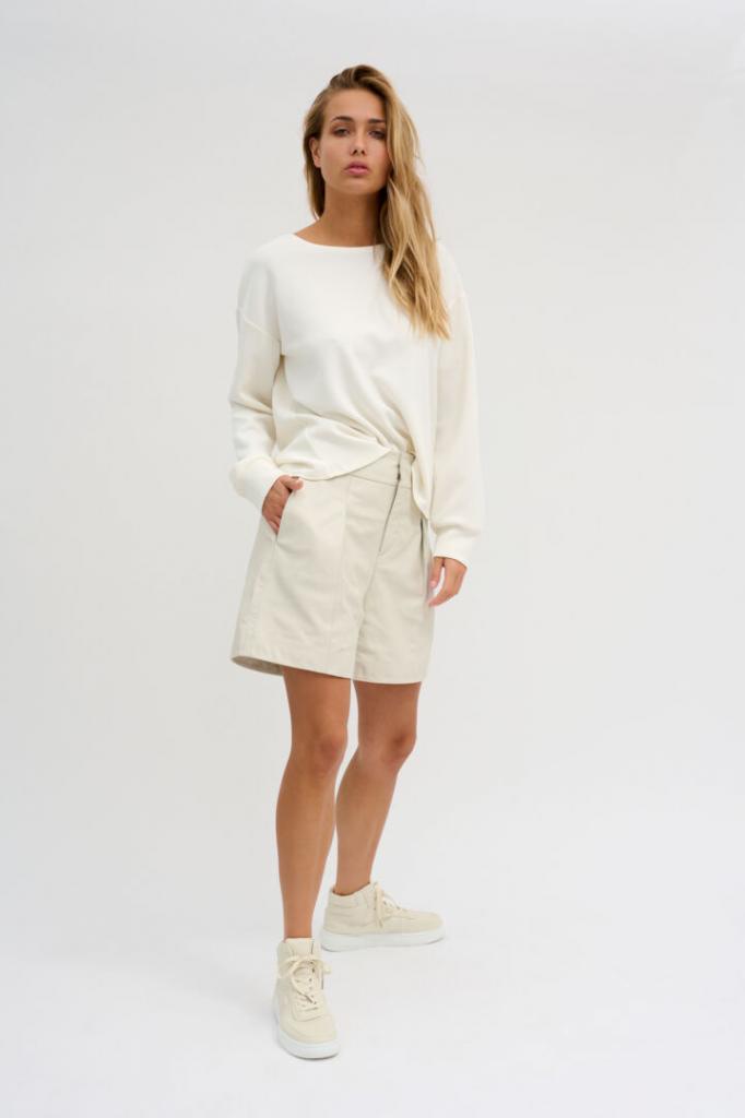 My_Essential_Wardrobe_The_leather_short_off_white_More_of_Me_6