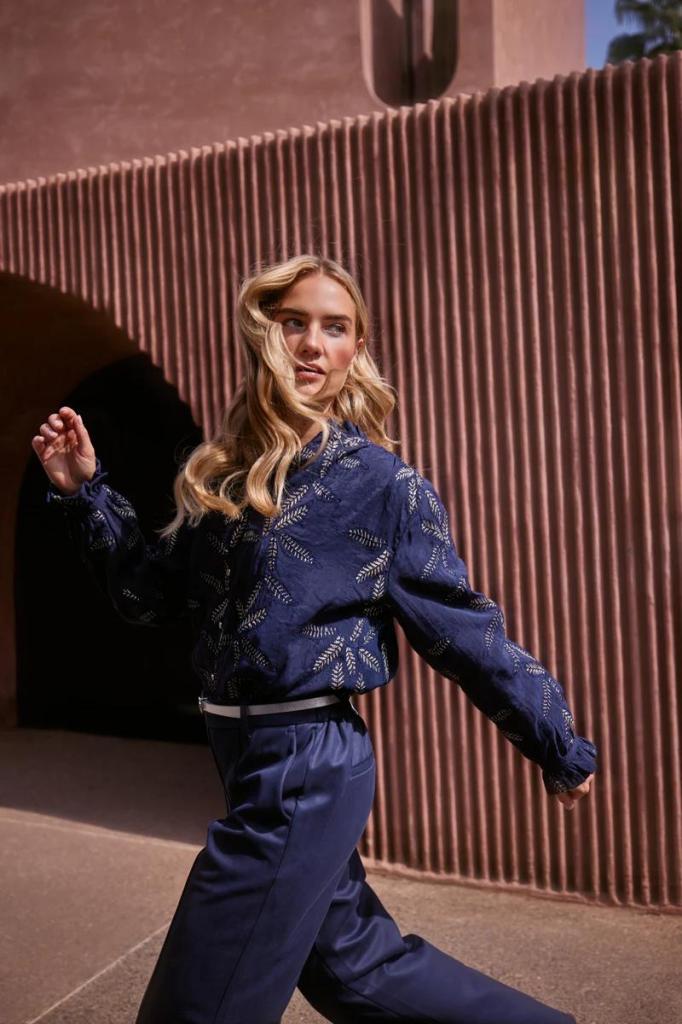 Nukus_Jenna_Blouse_Embroidery_navy_Hilnetta_s