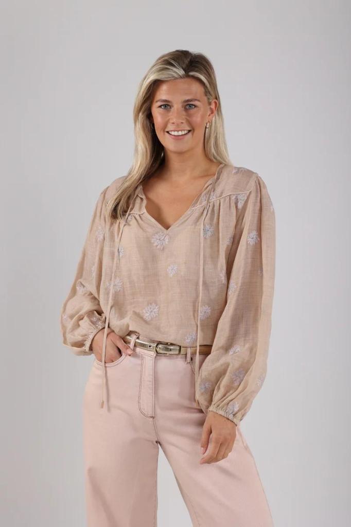 Nukus_Kaoutar_Blouse_Embroidery_Hilnetta_s
