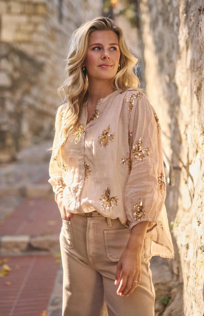 Nukus_Lynn_Blouse_Paillet_sand_gold_Hilnetta_s