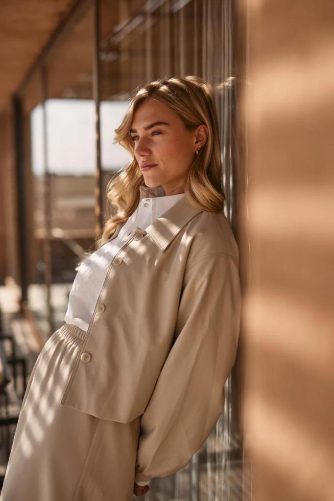 Nukus_Miranda_Jacket_Light_Sand_Hilnetta_s_1