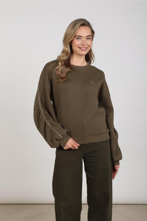 Nukus_Olivia_Pullover_Studs_Hilnetta_s