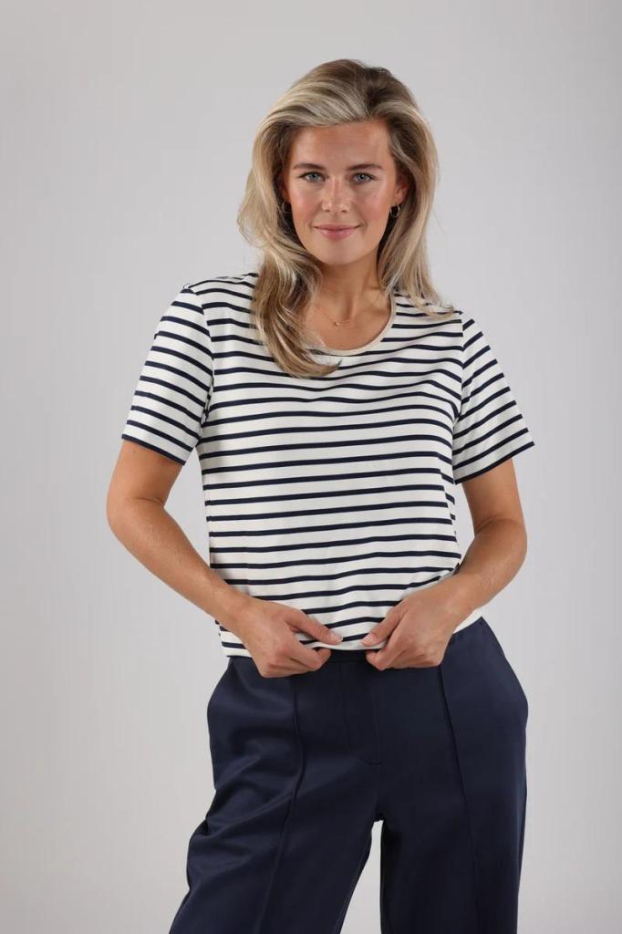 Nukus_Tirza_Top_Stripe_offwhite_navy_Hilnetta_s