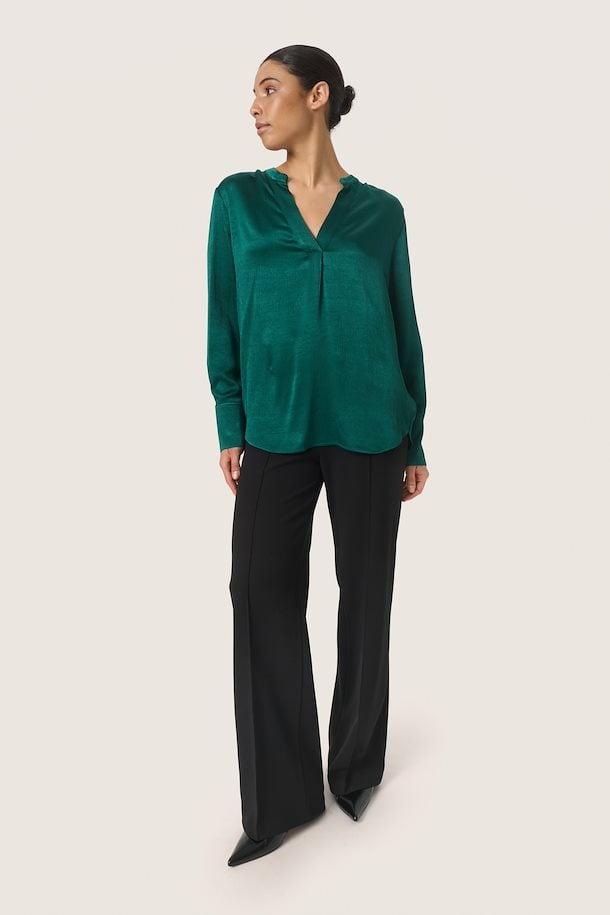 Soaked_in_luxury_Eveline_blouse_rain_forest_Hilnetta_s