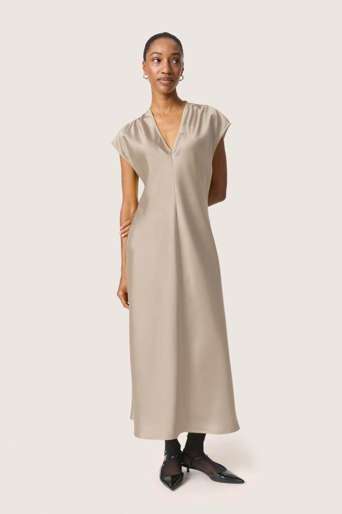 Soaked_in_luxury_Liva_Midi_Dress_Ancient_Scroll_Hilnetta_s