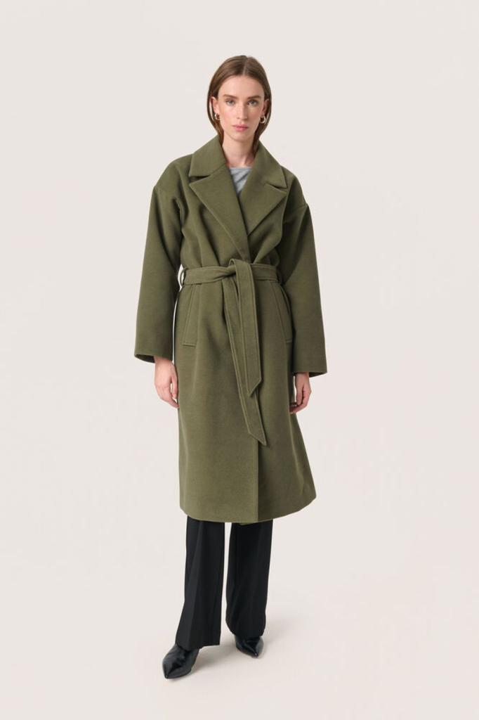 Soaked_in_luxury_Rubie_coat_grape_leaf_Hilnetta_s_7