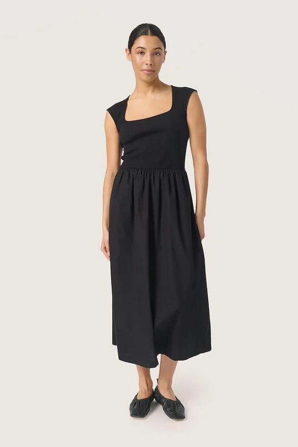 Soaked_in_luxury_Simone_Phoebe_dress_black_Hilnetta_s_4