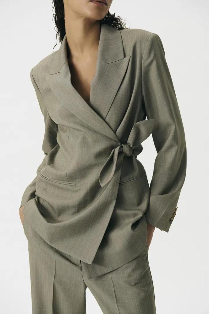 Soaked_in_luxury_Vivica_Blazer_Melange_Suiting_Hilnetta_s_4