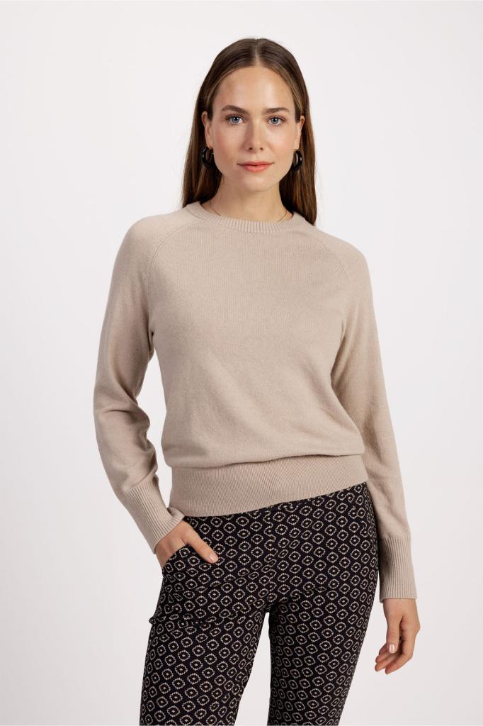 Studio_Anneloes_Basha_cashmere_pullover_latte_Hilnetta_s