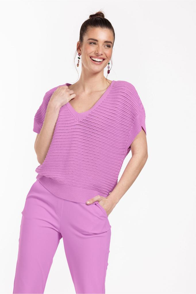Studio_Anneloes_Chiara_V_neck_crochet_top_lila_pink_Hilnetta_s