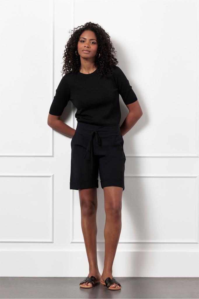 Studio_Anneloes_Essentials_City_bermuda_black_Hilnetta_s