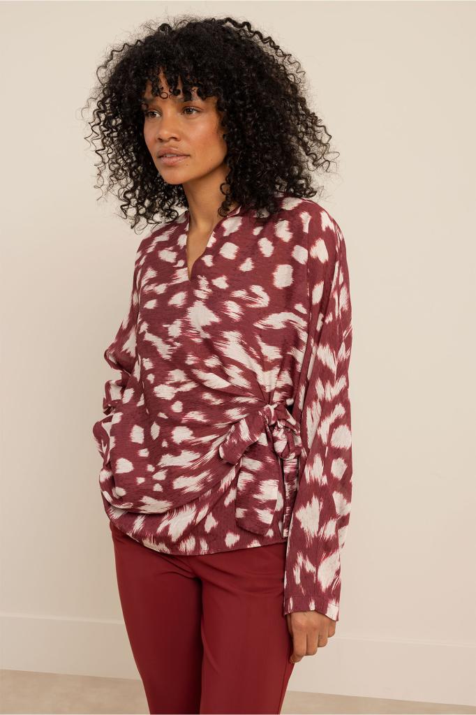 Studio_Anneloes_Faye_vneck_top_Hilnetta_s