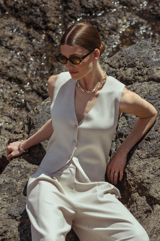 Studio_Anneloes_Fenna_knitted_gilet_Hilnetta_s