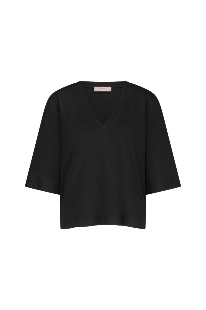 Studio_Anneloes_Fiore_vneck_t_shirt_black_Hilnetta_s