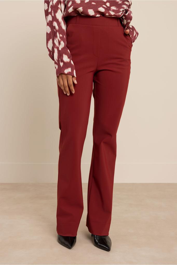 Studio_Anneloes_Flair_bonded_trousers_red_wine_Hilnetta_s