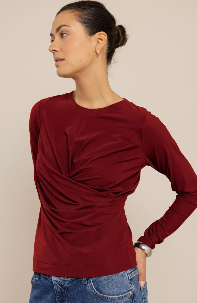 Studio_Anneloes_Janice_top_red_wine_Hilnetta_s