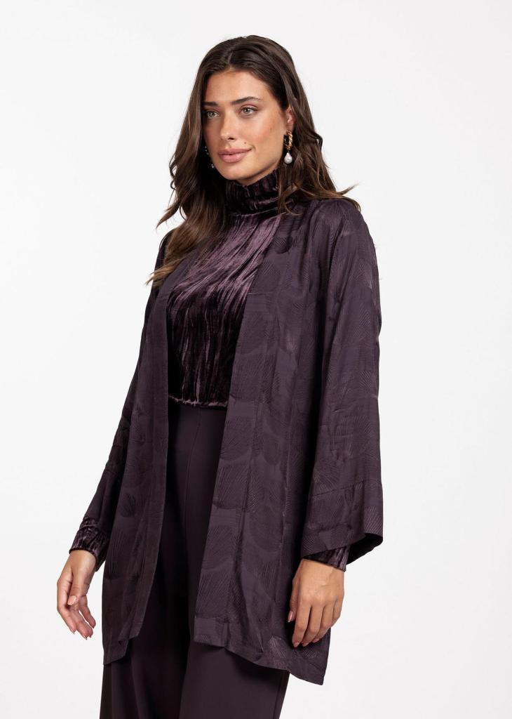 Studio_Anneloes_Kara_jacquard_kimono_aubergine_More_of_Me_3