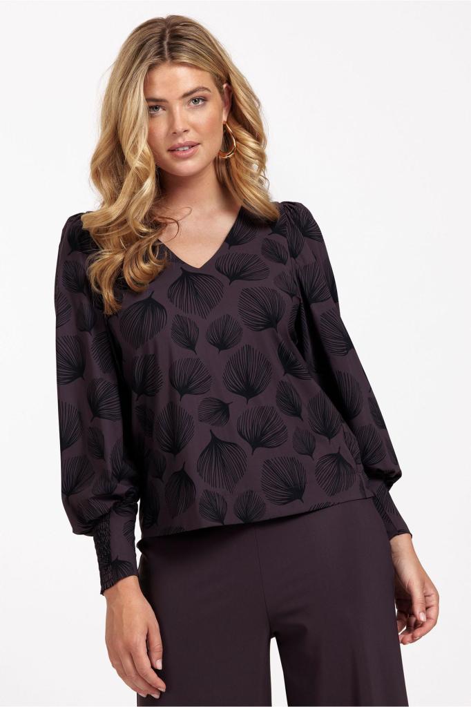 Studio_Anneloes_Les_feather_top_aubergine_off_white_More_of_Me_3