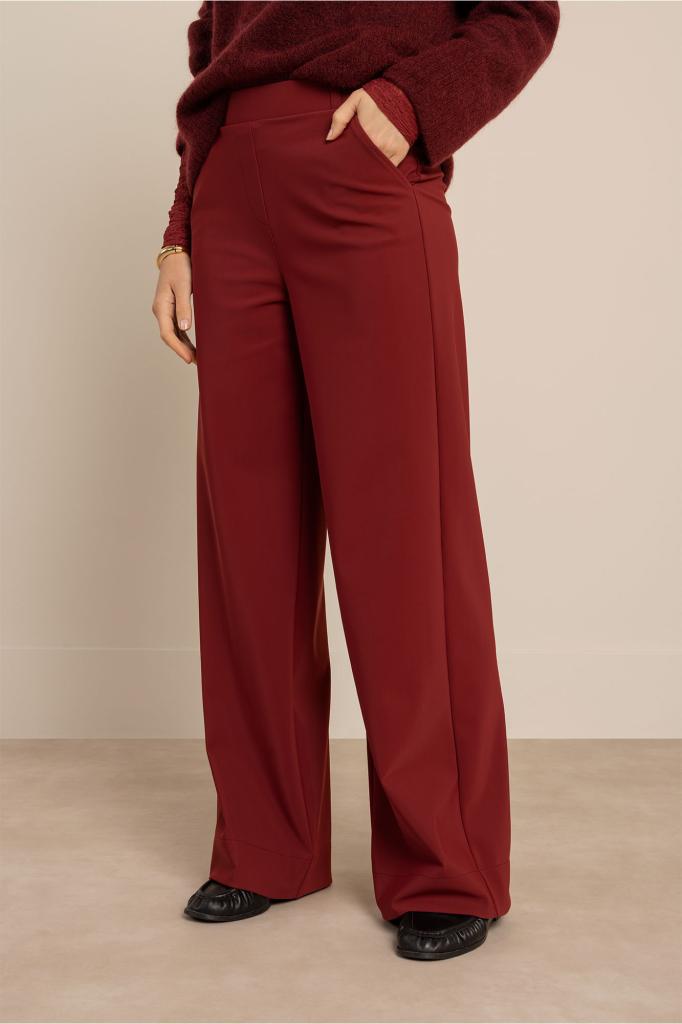 Studio_Anneloes_Lexie_bonded_trousers_red_wine_Hilnetta_s