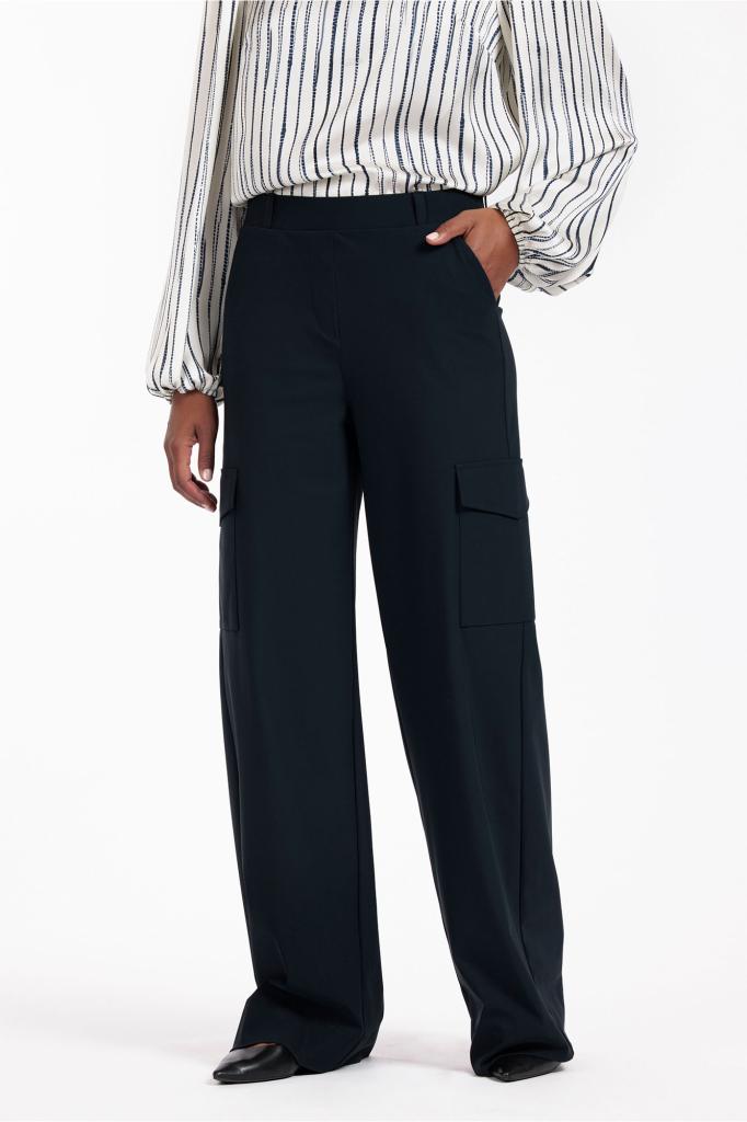Studio_Anneloes_Lexie_cargo_trousers_dark_blue_Hilnetta_s_4