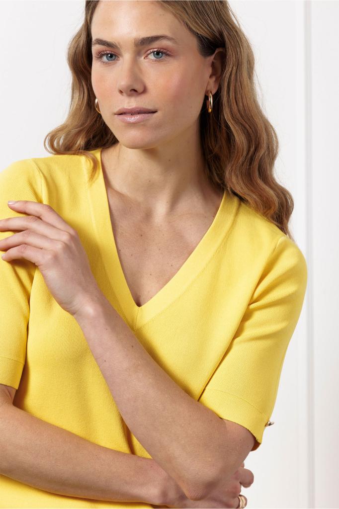 Studio_Anneloes_Linay_pullover_golden_yellow_Hilnetta_s