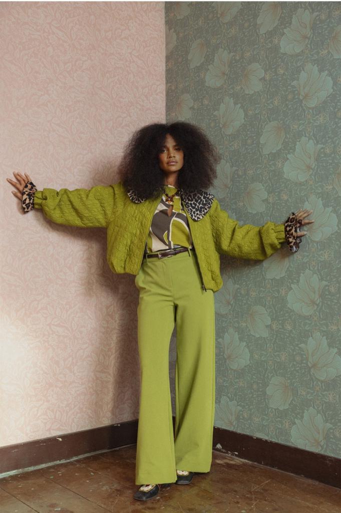 Studio_Anneloes_Luz_twill_trousers_dark_lime_Hilnetta_s_4