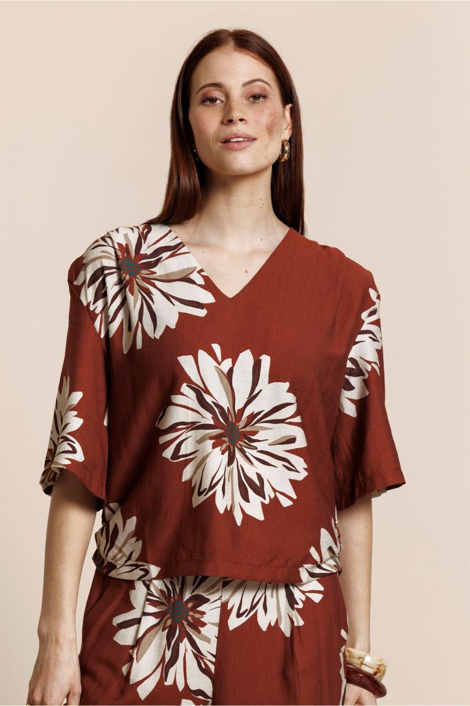 Studio_Anneloes_Maddi_jane_flower_top_rust_Hilnetta_s