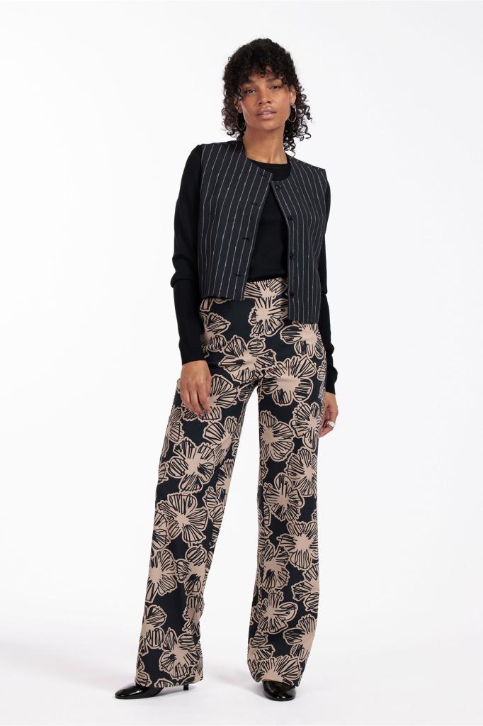 Studio_Anneloes_Marilon_flower_trousers_black_latte_Hilnetta_s_3