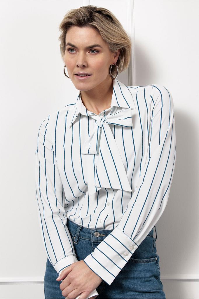 Studio_Anneloes_Nena_pinstripe_blouse_off_white_jeans_Hilnetta_s