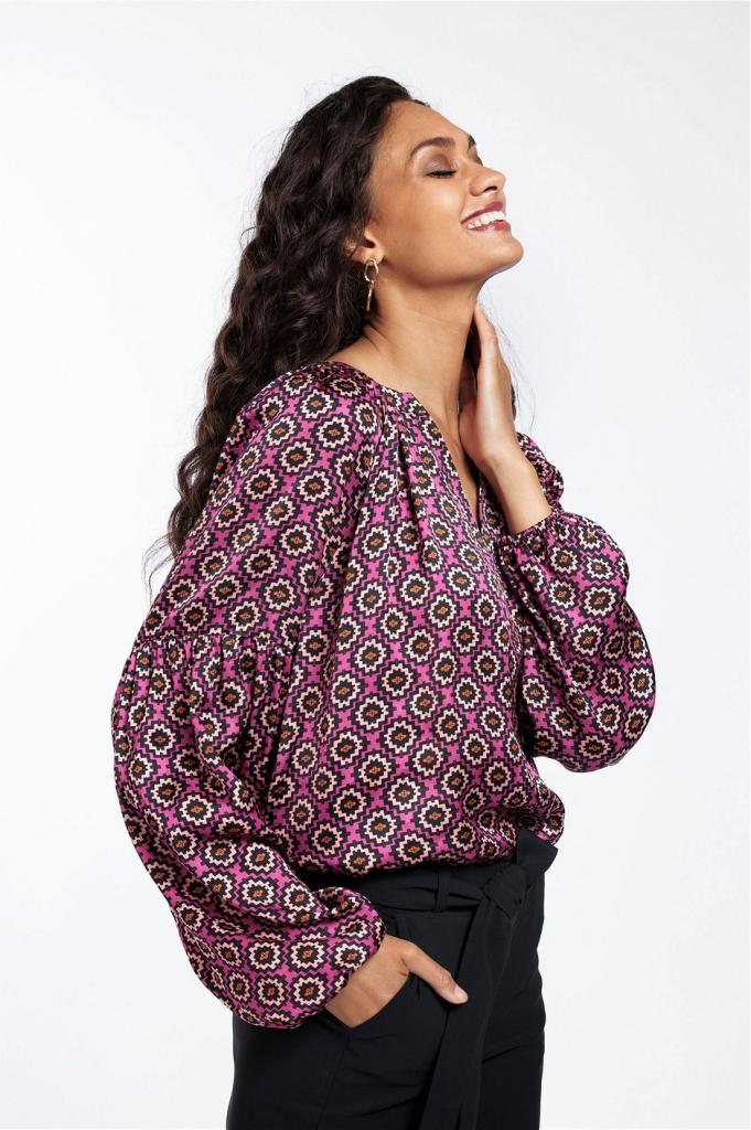 Studio_Anneloes_Noor_satin_SA_blouse_magenta_soft_pink_More_of_Me