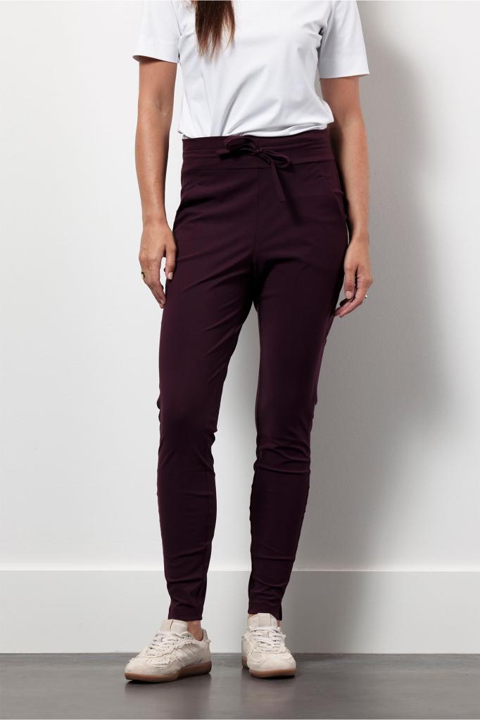 Studio_Anneloes_Stairdown_trousers_blackberry_Hilnetta_s