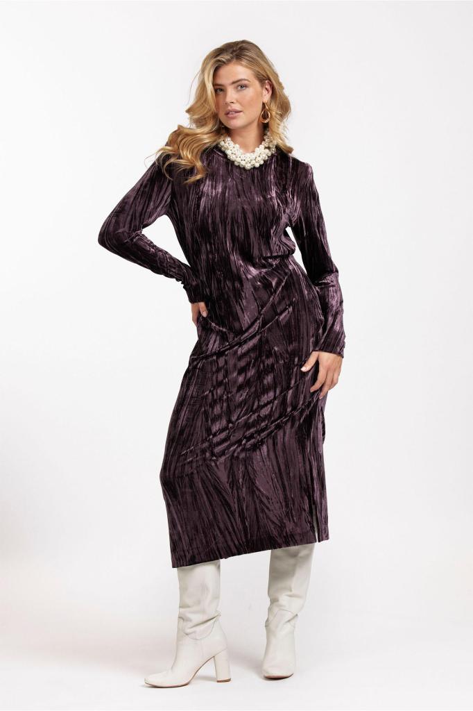 Studio_Anneloes_Tammy_velvet_dress_aubergine_More_of_Me_5