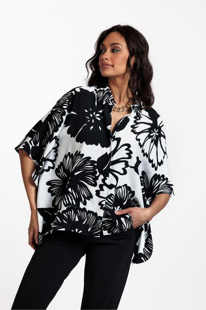 Studio_Anneloes_Veronica_flower_crepe_blouse_white_black_More_of_Me_1