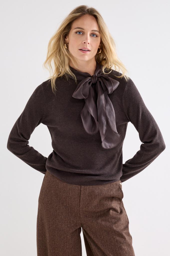 Tramontana_Jumper_Scarf_Attachment_Cafe_Noir_Hilnetta_s