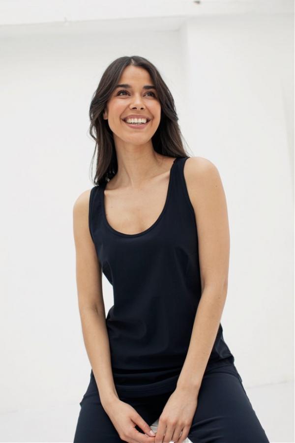 _Studio_Anneloes_Basics_Race_top_dark_blue