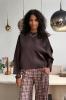 Studio_Anneloes_Djoeke_scuba_sweater_espresso_Hilnetta_s_2