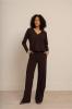 Studio_Anneloes_Essentials_Vicky_LS_shirt_espresso_Hilnetta_s_2