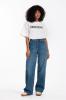 Studio_Anneloes_Klaske_confident_tshirt_white_Hilnetta_s_4